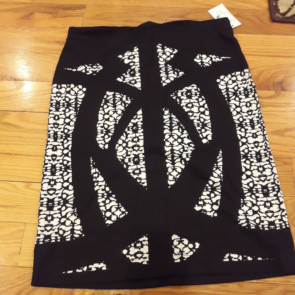 Black and white pencil skirt